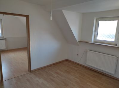 Sanierte 4-Raum-Dachgeschosswohnung mit Einbauküche in Haibach