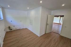 Helle 3,5 Zimmerwohnung mit Balkon nahe dem Klinikum! – Vogelsang 3, 42653 Gräfrath, Solingen – Vorschaubild 2