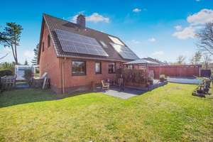 Feldnähe trifft modernen Wohnkomfort: Energieeffizientes Einfamilienhaus mit viel Platz – Die vollständige Adresse der Immobilie erhältst du vom Anbieter., 24598 Latendorf – Vorschaubild 2