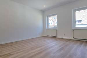 Frisch renovierte 2-Zimmer-Wohnung mit modernem Lichtkonzept und Balkon in Düsseldorf-Flingern Nord