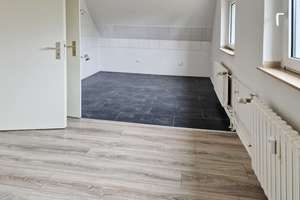 Gemütlich 2-Zimmer-Dachgeschosswohnung – Am Beeckbach 12, 47139 Beeck, Duisburg – Vorschaubild 2