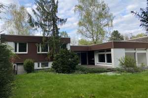 Wunderschöner Bungalow, in ruhiger Lage mit Fernwärme und magischem Garten in Parknähe!