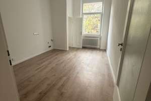 Attraktive 3,5-Zimmer-Wohnung mit Balkon in Düsseldorf-Bilk – frisch renoviert! – Erasmusstraße 7, 40223 Bilk, Düsseldorf – Vorschaubild 2
