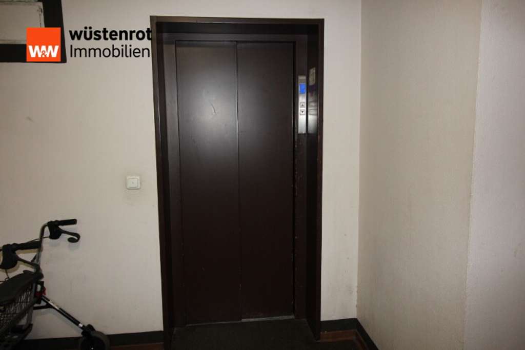 Immobilie in Moers - Perfekt für Singles & Pendler: 
Freies, modernisiertes Appartement mit Balkon in Innenstadtlage! - Bild 1