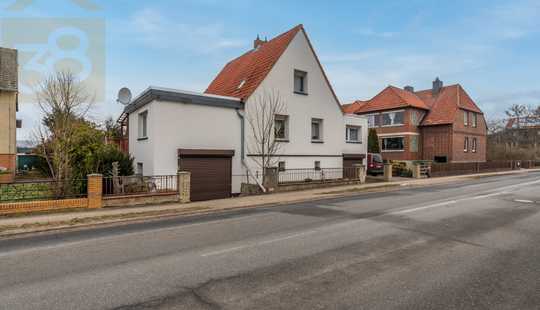 Bild von Einfamilienhaus mit Einliegerwohnung und großem Entwicklungspotenzial! Mein Haus = Mein Partner!