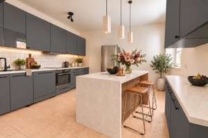 Großzügige Haus-in-Haus Maisonette in Köln-Merheim! Terrasse, Parkett, 3 x Bad, 2x Stellpl. uvm. – 51109 Merheim, Köln – Vorschaubild 14