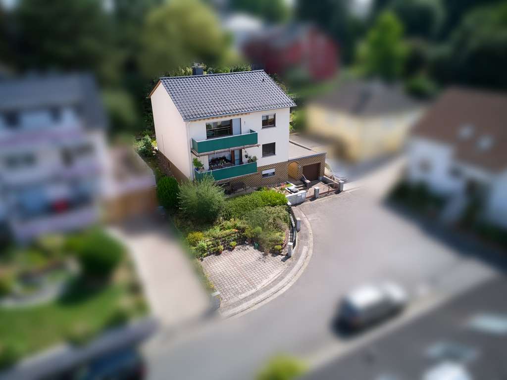 Immobilie in Schöneck - Zweifamilienhaus in grüner Lage - Bild 0