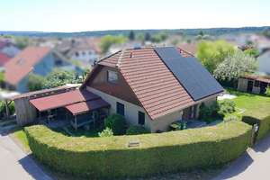 Familienglück mit großem Garten – gepflegtes Zuhause in ruhiger Wohnlage – Die vollständige Adresse der Immobilie erhältst du vom Anbieter., 75387 Neubulach – Vorschaubild 2