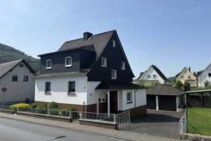 Gemütliches Zuhause mit großem Hof,  Doppelgarage und Garten – Lahn-Dill-Kreis – Vorschaubild 1