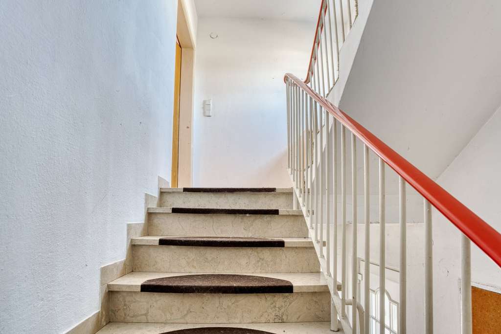 Immobilie in Egglkofen - Einfamilienhaus mit Entwicklungspotenzial in Egglkofen – Raum für neue Perspektiven - Bild 3