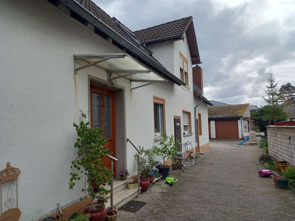 Immobilie in Bickenbach - Zweifamilienhaus in Bickenbach mit Renovierungsbedarf - Bild 2