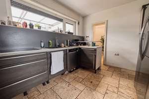 Großzügiges Einfamilienhaus mitten in Enkheim fussläufig zum Hessencenter – Die vollständige Adresse der Immobilie erhältst du vom Anbieter., 60388 Bergen-Enkheim, Frankfurt am Main – Vorschaubild 6