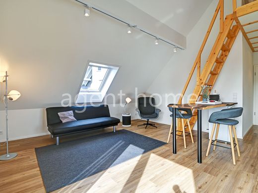 MÖBLIERT - GEMÜTLICHES DACHGESCHOSS - Schöne Wohnung mit Balkon