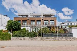 Modernes Zuhause mit Wohlfühlcharakter – KfW-70-Townhouse mit Garten, Studio und Dachterrasse. – Die vollständige Adresse der Immobilie erhältst du vom Anbieter., 21335 Rettmer, Lüneburg – Vorschaubild 1