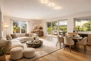 Mit idyllischem Privatgarten: Hochwertig sanierte 5-Zimmer-Wohnung in Isarnaher Toplage