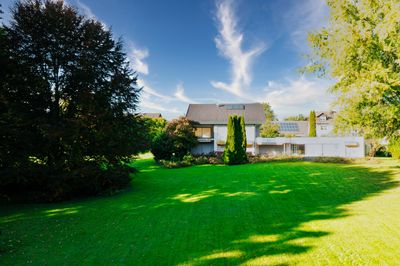 Familientraum mit 400 m² Wohnfläche auf tollem Grundstück! Idylle pur– provisionsfrei“
