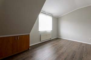 Einzugsbereit! Neuwertige 3,5-Raum-Dachgeschosswohnung mit Balkon und TG-Stellplatz in Frohnhausen – Die vollständige Adresse der Immobilie erhältst du vom Anbieter., 45145 Frohnhausen, Essen – Vorschaubild 9