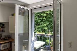 2-Zimmer Wohnung mit Balkon in Köln-Sülz, befristet auf zwei Jahre bis Juli 2028 – Die vollständige Adresse der Immobilie erhältst du vom Anbieter., 50937 Sülz, Köln – Vorschaubild 2