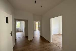 Frisch sanierte 3-Zimmer-Wohnung mit Balkon, Aufzug und Keller in Düsseldorf – Kirchfeldstraße 144, 40215 Friedrichstadt, Düsseldorf – Vorschaubild 2