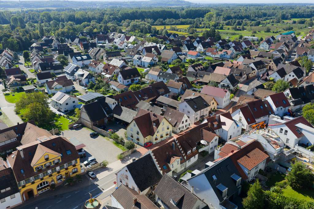 Immobilie in Ihringen - Charmantes Zweifamilienhaus 
und Büroeinheit – 
Kapitalanlage oder Eigennutzung - Bild 2