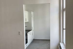 FRIEDRICHSHAIN | renovierte 1-Zimmer Wohnung mit Einbauküche, Fischgrätparkett, Stuck | ALTBAU – Die vollständige Adresse der Immobilie erhältst du vom Anbieter., 10249 Friedrichshain, Berlin – Vorschaubild 2