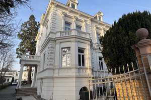 Zentral & stilvoll: Möblierte 2-Zimmer-Wohnung nahe RMCC & Kurhaus
