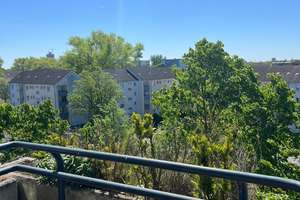 Weidenpesch! Top gepflegte Dachgeschoßwohnung mit Balkon!
Dach, Aufzug, Leitungen, Heizung erneuert – Die vollständige Adresse der Immobilie erhältst du vom Anbieter., 50735 Niehl, Köln – Vorschaubild 2