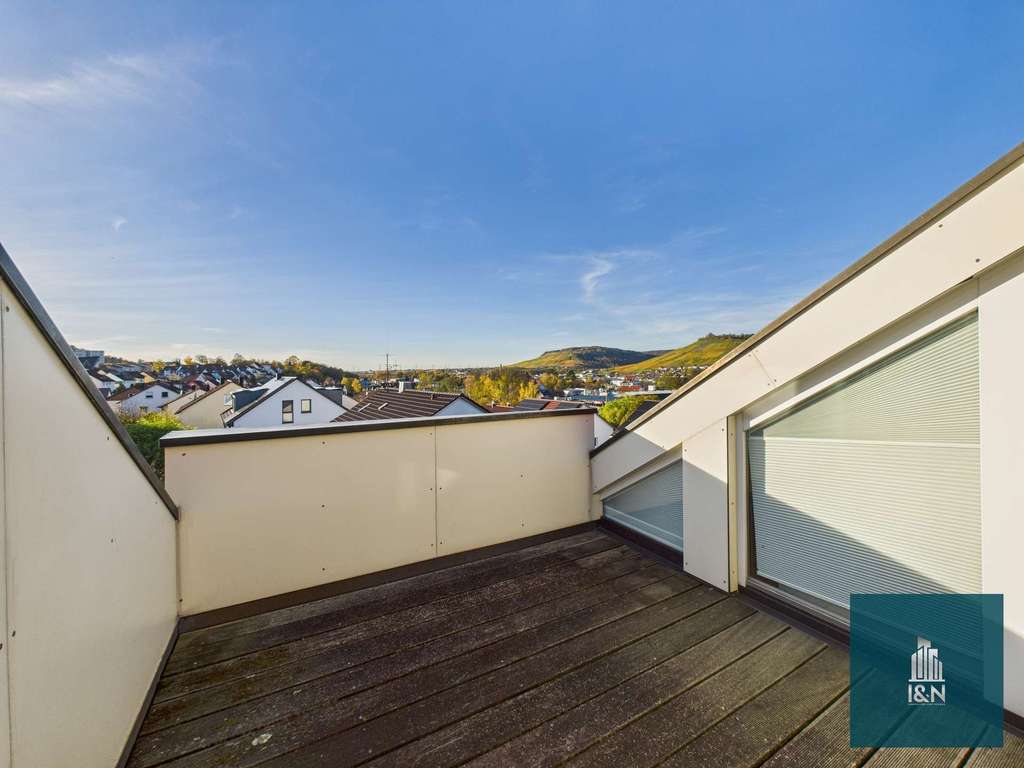 ÜBER DEN DÄCHERN - 1- bis 2-Zimmer Wohnung mit traumhaften Weitblick auf die Weinberge