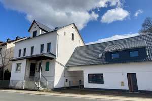 Kapitalanlage mit Potenzial: Mehrfamilienhaus mit Entwicklungschancen in Dillenburg – Die vollständige Adresse der Immobilie erhältst du vom Anbieter., 35688 Dillenburg – Vorschaubild 1