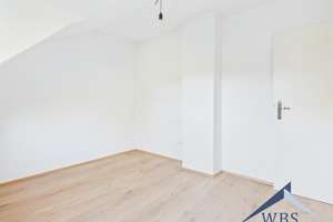 Frisch sanierte 3-Zimmer-Dachgeschosswohnung mit großzügiger Wohnküche und Gemeinschaftsgarten – Halfmannswiese 63, 44879 Dahlhausen, Bochum – Vorschaubild 7