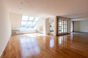 Altes Westviertel: 3-4 Zimmer-Wohnung mit Dachterrasse