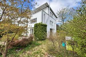 Wellingsbüttel: modernes, helles Stadthaus mit Garten u. Garage
