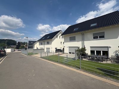 Neubau! Schöne Doppelhaushälfte mit 5 Zimmern und Garten in Rösrath-Durbusch!