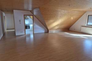 Helle 2,5-Zimmer DG-Wohnung mit EBK, Balkon, Stellplatz – Brühlstraße 4, 72770 Ohmenhausen, Reutlingen – Vorschaubild 2