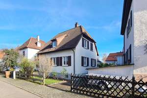 *** Einfamilienhaus mit Garten in ruhiger und zentraler Lage von Gerlingen! *** – Die vollständige Adresse der Immobilie erhältst du vom Anbieter., 70839 Gerlingen – Vorschaubild 1