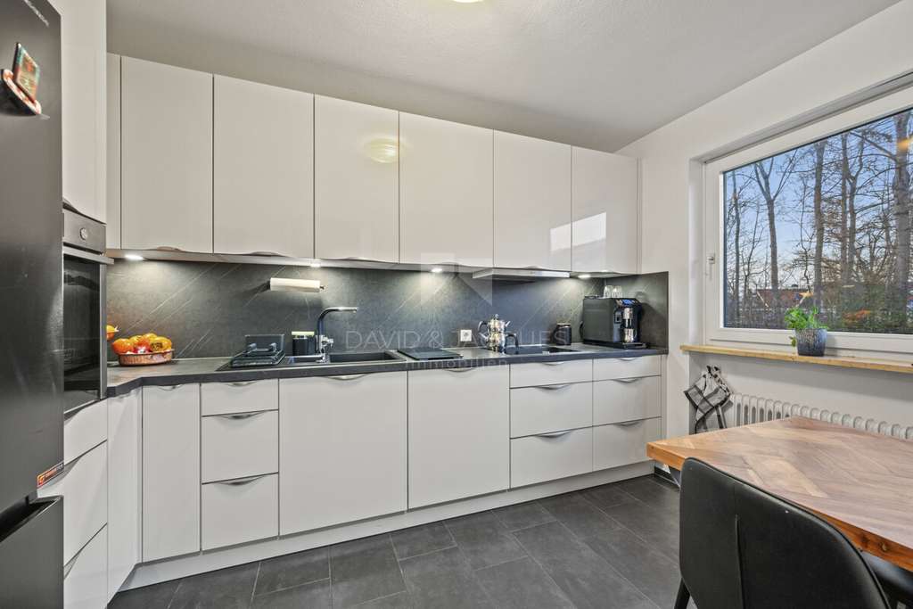 Immobilie in Oberhaching - Traumhaftes Zuhause mit weitläufigem Grundstück und großzügigem Raumangebot - Bild 2