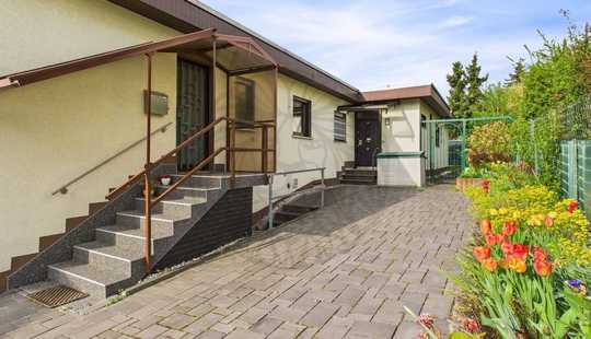 Bild von Usingen: Einfamilienhaus mit vermietetem Anbau!