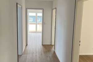 Großzügige 4-Zimmer-DG-Wohnung (110 m²) mit Garage und Einbauküche