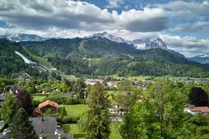 Traumblick trifft Lage, modernes Landhaus mit Blick über GAP – Die vollständige Adresse der Immobilie erhältst du vom Anbieter., 82467 Garmisch-Partenkirchen – Vorschaubild 2