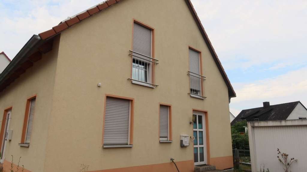 Immobilie in Schwabach - Einfamilienhaus mit schönem Garten und Doppelgarage!!! - Bild 2