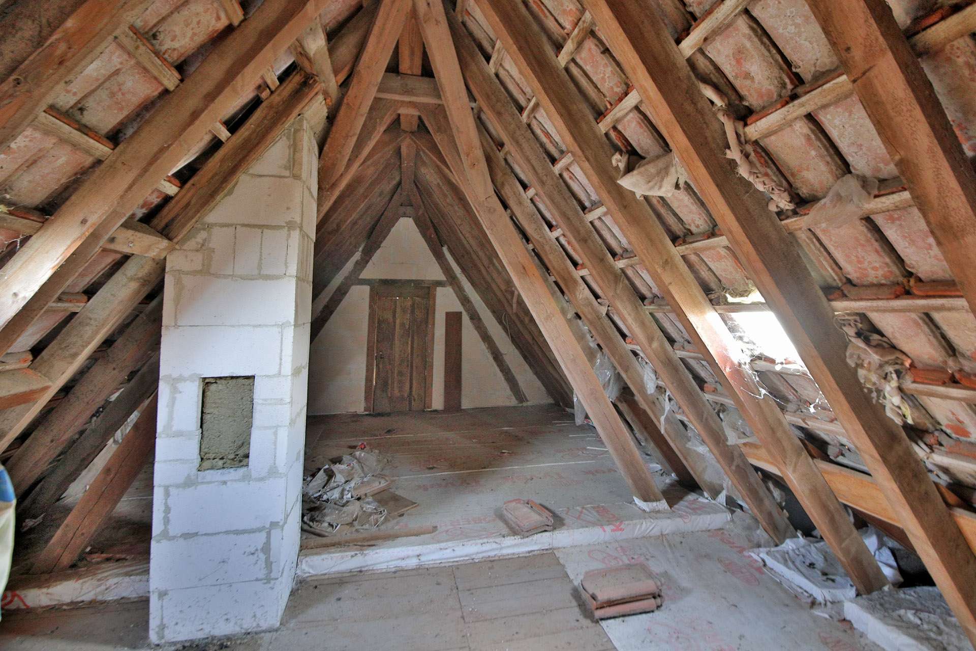 Immobilie in Straubenhardt - Charmantes Fachwerkhaus mit Ausbaupotenzial - Platz für Familie, Ideen und Handwerksfreude - Bild 10