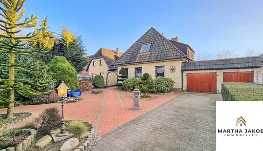 Bild von Charmantes freistehendes Einfamilienhaus mit großzügigem Garten, Kamin, Sauna, Partyraum und Garage!