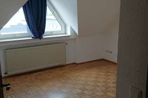 Weitmar Mitte: Zentrale 2-Raum DG-Wohnung mit Parkett 012.005 – Hattinger Straße 342, 44795 Weitmar-Mitte, Bochum – Vorschaubild 2