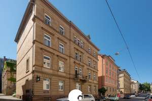 Hochwertig sanierte Dachwohnung im Heusteigviertel mit Dachterrasse