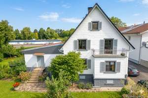 Reichartshausen: Großzügiges Ein-Zweifamilienhaus in Ortsrandnähe – Die vollständige Adresse der Immobilie erhältst du vom Anbieter., 74934 Reichartshausen – Vorschaubild 1