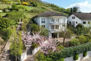 Exclusive Villa mit Panoramablick und Aufzug in Bestlage von Bensheim – Die vollständige Adresse der Immobilie erhältst du vom Anbieter., 64625 Bensheim – Vorschaubild 1