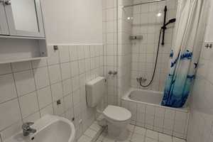 Moderne 2- Zimmer Altbauwohnung mit Balkon *nur schriftl. Anfragen* – Iltisstrasse 5, 24143 Kiel – Vorschaubild 9