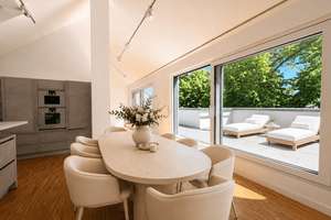 Haus im Haus! Luxus verteilt auf 2 Ebenen mit Garten und Garage in Villenlage