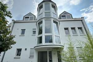 Großzügiges Haus mit 11 Zimmern in Offenbach-Bieber, Bj. 1992 – Die vollständige Adresse der Immobilie erhältst du vom Anbieter., 63073 Bieber, Offenbach am Main – Vorschaubild 1