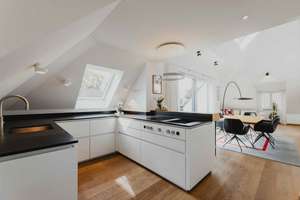 ***RESERVIERT*** Exklusives Dachgeschosswohnen mit Galerie, Lift und sonniger Dachterrasse – Die vollständige Adresse der Immobilie erhältst du vom Anbieter., 81827 Waldtrudering, München – Vorschaubild 7